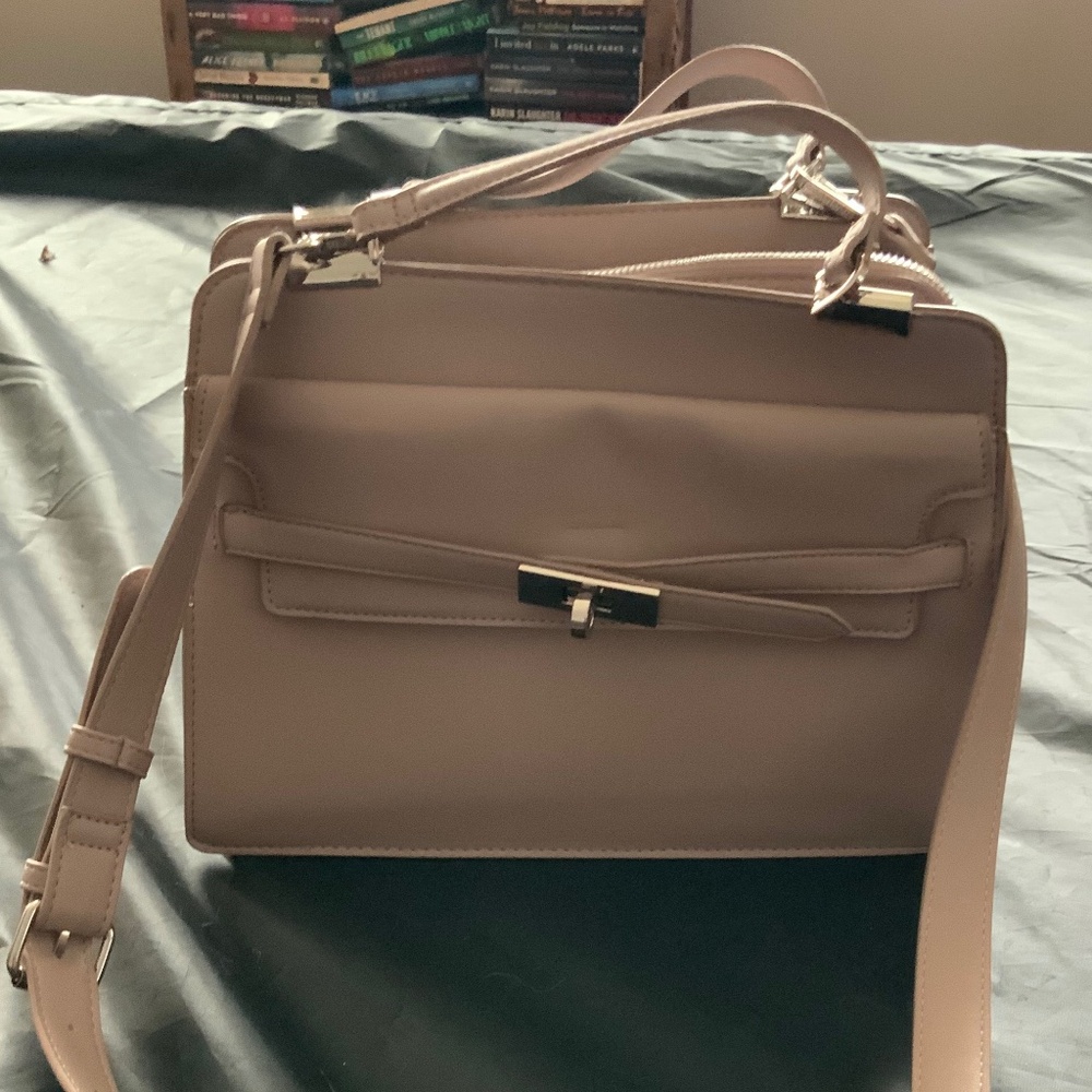 Light pink Steve Madden cross body purse/handbag
